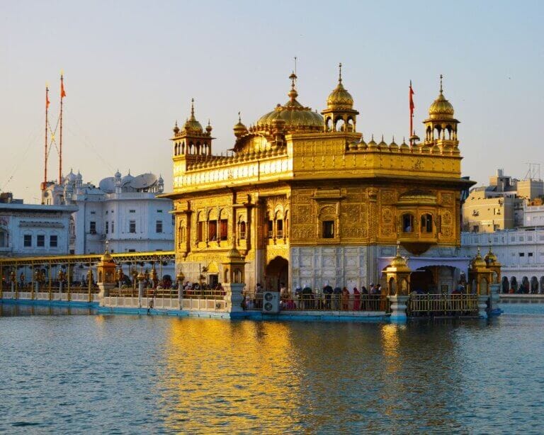 24 Famous Landmarks in India You Shouldn't Miss - World of Lina